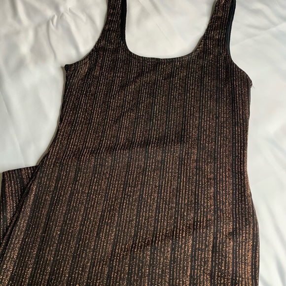 Gold Metallic Short Sleeves Mini Dress. - Picture 7 of 8